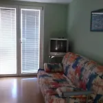 In With Seaview, Terrace, Wifi Apartman *