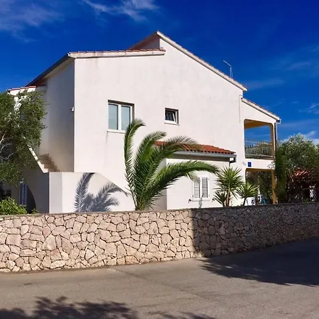 In With Seaview, Terrace, Wifi * Razanj