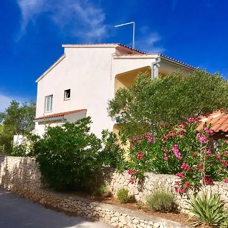 In With Seaview, Terrace, Wifi Razanj