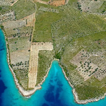 In With Seaview, Terrace, Wifi Razanj