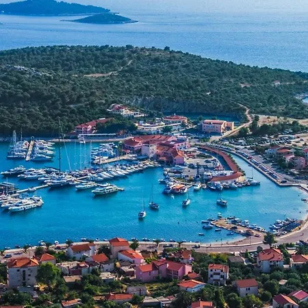 In With Seaview, Terrace, Wifi Apartman *