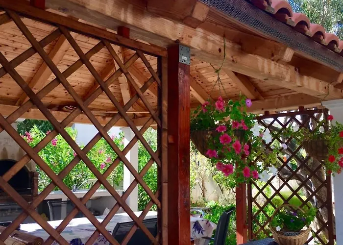 In With Seaview, Terrace, Wifi Apartman