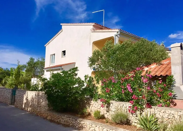 In With Seaview, Terrace, Wifi Razanj