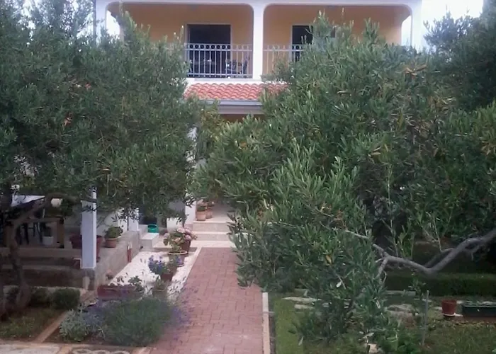 In With Seaview, Terrace, Wifi דירה