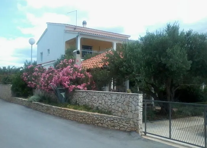 In With Seaview, Terrace, Wifi Razanj