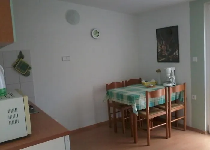 In With Seaview, Terrace, Wifi Apartman Razanj