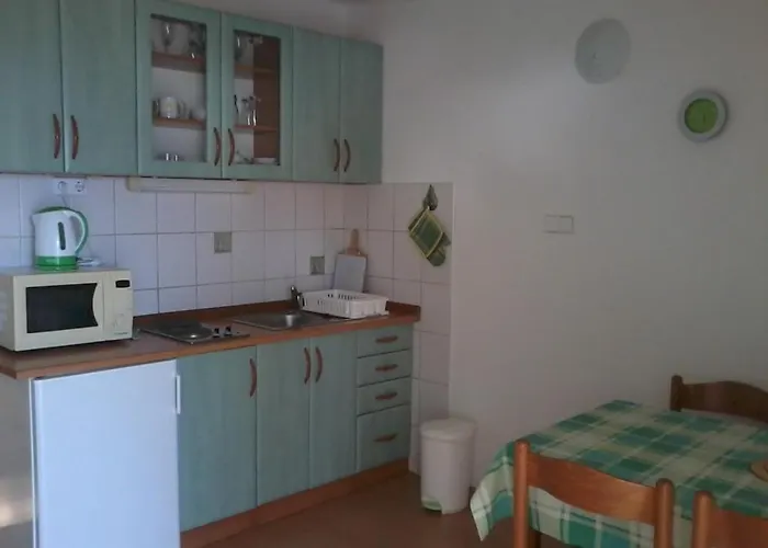 In With Seaview, Terrace, Wifi דירה